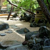 池をリフォームし石庭に